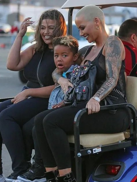 艾波·罗斯 (Amber Rose) 是一个在争议面前退缩的人吗?