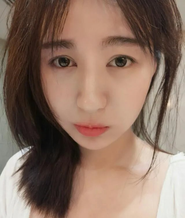 李菲儿是谁?为何近日频频上热搜?