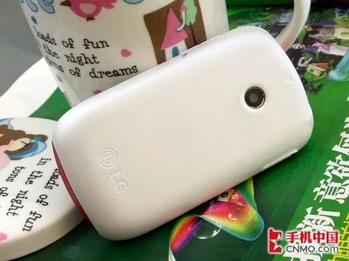 899元社交时尚触控手机 LG曲奇T310评测