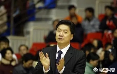 为什么李春江指导会在比赛中让队员对马布里上腿?当时是什么情况?