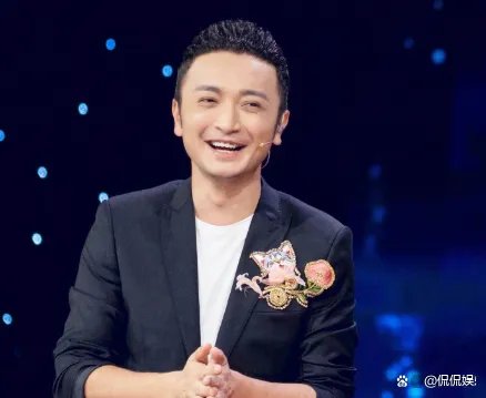 央视主持人尼格买提被妻子取关微博,双方7年无互动,曾传婚变,怎么回事?