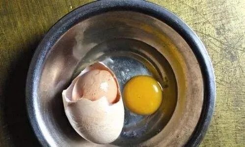 鸡为什么会下双黄蛋?