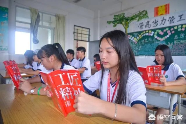 如何评价男生留学2年败光200万？钱真能弥补家庭教育的缺失吗？