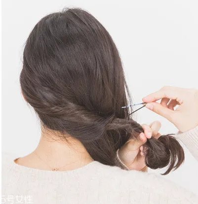 卷发扎什么发型好看 长卷发扎法教程