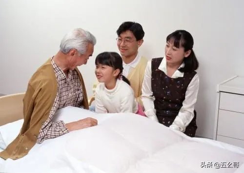 有女人说狗是她的伴侣,狗比人忠诚,比养熊孩子好,你怎么看?