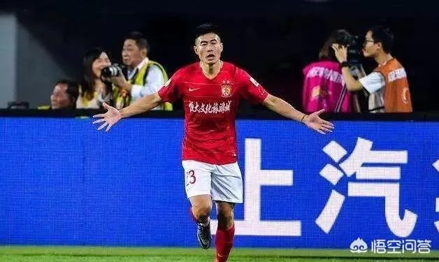 申花2比2战平恒大止住连胜,如何看待两支亚冠球队上下半场如此差异的表现?
