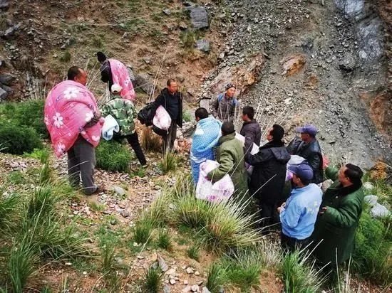 牧羊人连救六名山地越野赛选手，该如何看待牧羊人的行为？