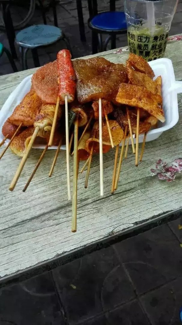 为何路边的烧烤有那么多人爱吃？