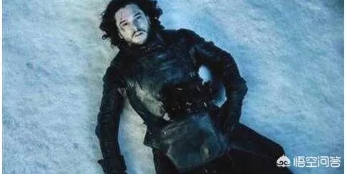 《权力的游戏》中，雪诺为什么死了后来又被复活了？