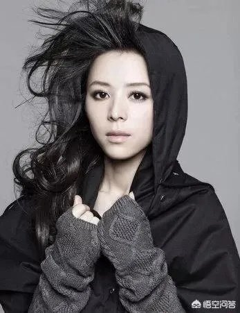 曾经在娱乐圈中红极一时的女明星张静初。为什么惨遭雪藏?