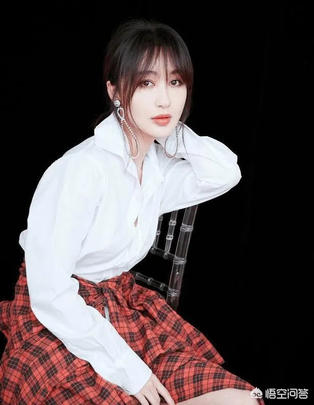 李菲儿是谁?为何近日频频上热搜?