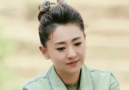 央视主持人尼格买提被妻子取关微博,双方7年无互动,曾传婚变,怎么回事?