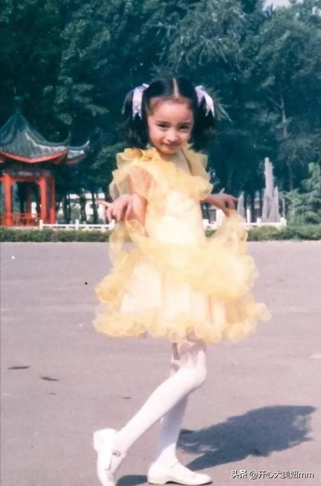 刘恺威和女儿同台,小糯米正脸首曝光,你觉得长得像杨幂小时候吗?