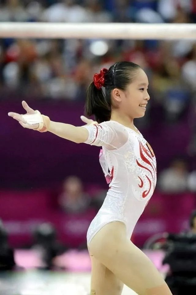 体操女神姚金男巅峰期为什么会退役?后来她有逆袭吗?