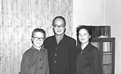 杨绛先生的《我们仨》讲了什么故事？其中有哪些经典句子？