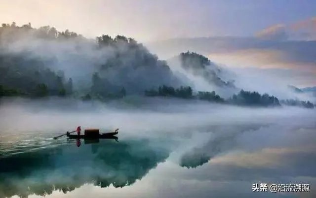 小溪泛尽却山行的“却”是什么意思?