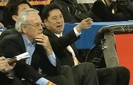 为什么李春江指导会在比赛中让队员对马布里上腿?当时是什么情况?