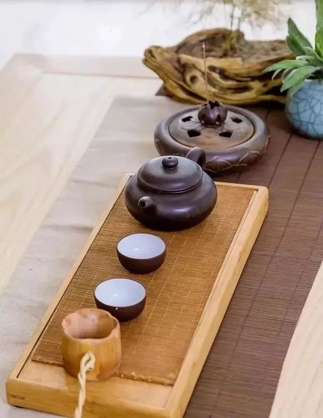 180㎡带庭院的中式原木风,客厅背景墙太美了!