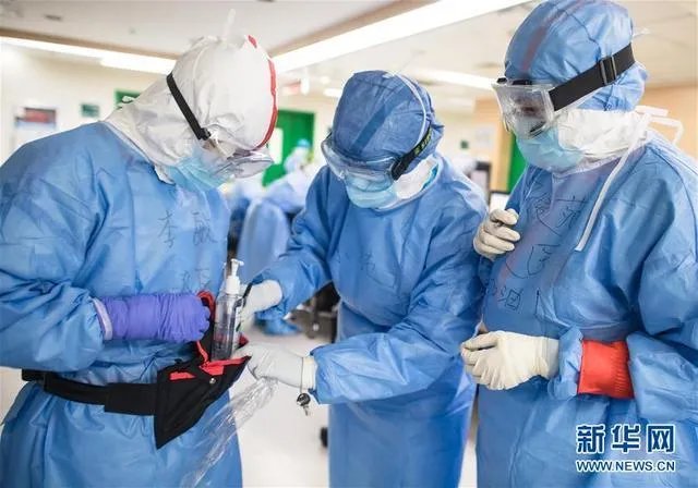 韩国新冠定点医院16名护士辞职,理由是没时间看孩子,你怎么看这事?