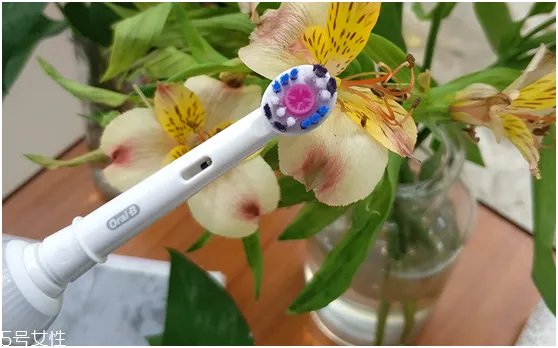 欧乐b电动牙刷怎么样?四个刷头很好用
