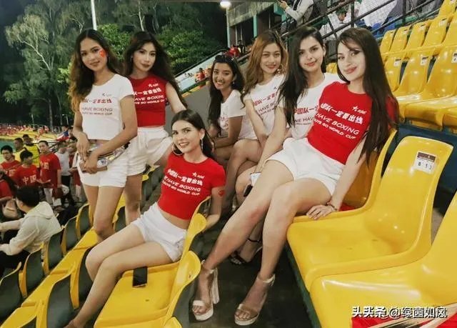 世预赛中国队vs菲律宾看台风景被忽略,美女组团为国足加油,为何都是外国人的模样?