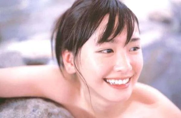 女本女星新垣结衣18岁旧照水嫩吗?