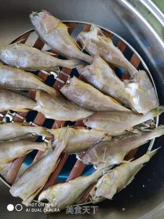 罐头黄花鱼