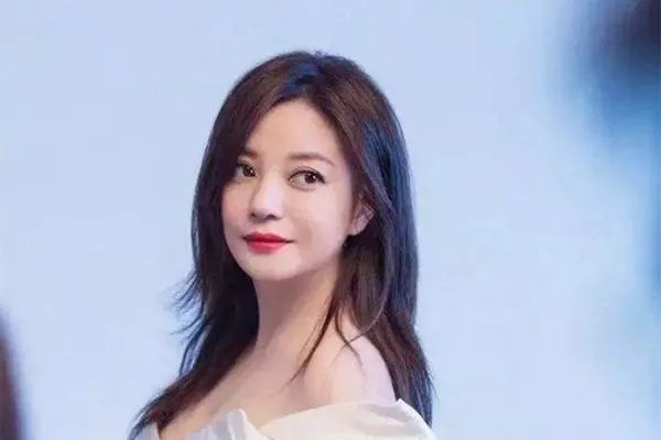 “所有女演员都很难出头”,赵薇为什么这样说?