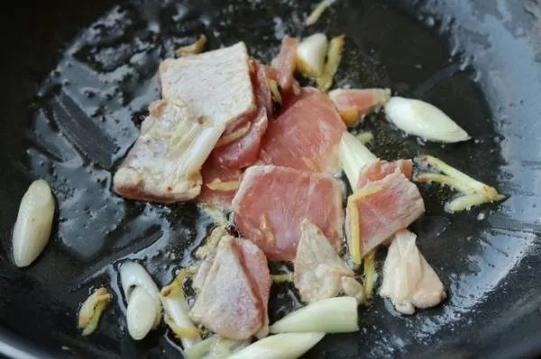 蘑菇炒肉做法