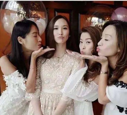 同是未婚生子,为何吴佩慈与梁洛施命运却大不同?