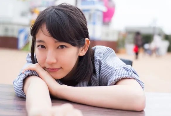 新垣结衣 吉冈里帆撞脸登热搜!网友:不是一个人?