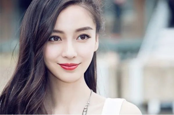 杨颖疑自曝单身后,黄晓明首发声,两人究竟是否已经离婚?
