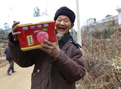 丁真的家乡理塘又现80后白发书记,驻村干部很辛苦吗?