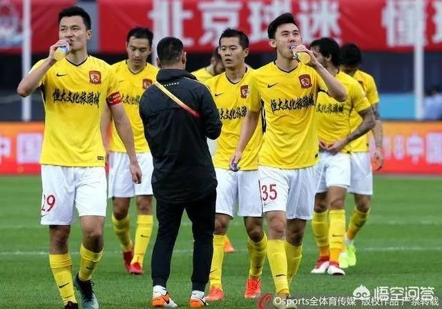恒大0:2落后北京人和,为什么卡纳瓦罗最先换下郑智?