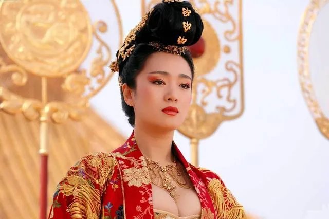 黄轩拍了很多大导演的电影为什么粉丝量还是那么少?