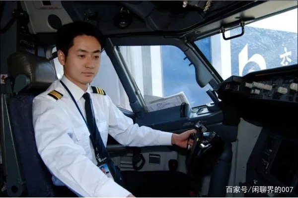 机长飞行中突发疾病,降落前身亡,为何不紧急降落?机长的命没有乘客金贵?