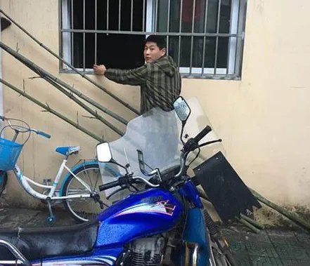 辅警掰防盗窗救人的结局如何?