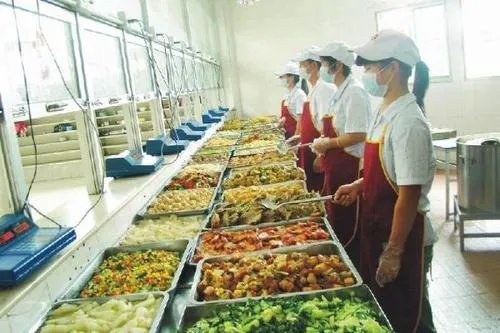 大学食堂推出1毛钱米饭,该校学生是何反应?