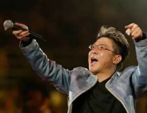 爱我你怕了吗眼泪你忘了吗是什么歌？