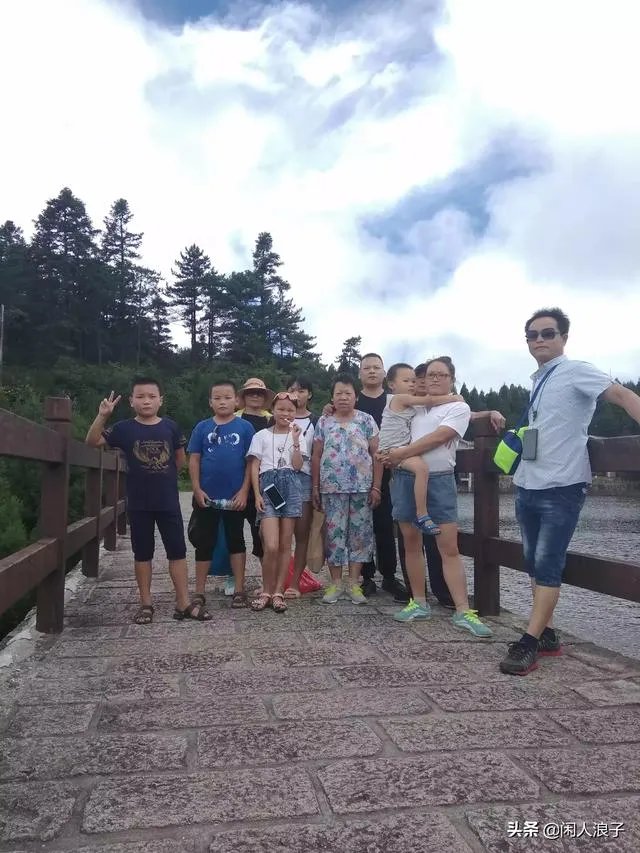 马上过年了,晒一张自己的全家福或者家庭照片和大家分享?