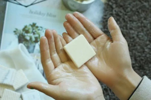 男子抢劫前先消毒双手,遇到抢劫应如何冷静应对?